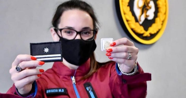 Ascendieron a una policía por evitar que un ladrón matara al chofer de un colectivo, pero ahora la acusaron por asesinar al cómplice de 15 años